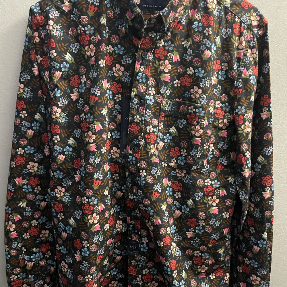 Beautiful never before worn denim and flower button up casual shirt